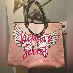 NWOT Victoria Secret Fashion Week
Angels Large Pink Tote